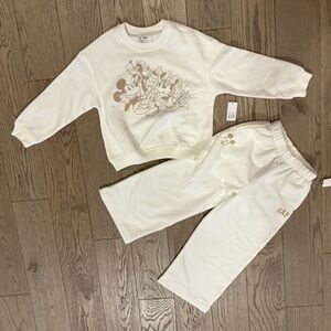 GAP Kids Disney Mickey White Sweatpants and Sweatshirt Set